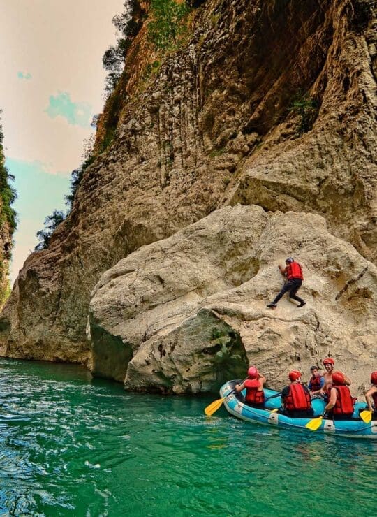 Arachthos-River-Rafting-Canyon.jpg
